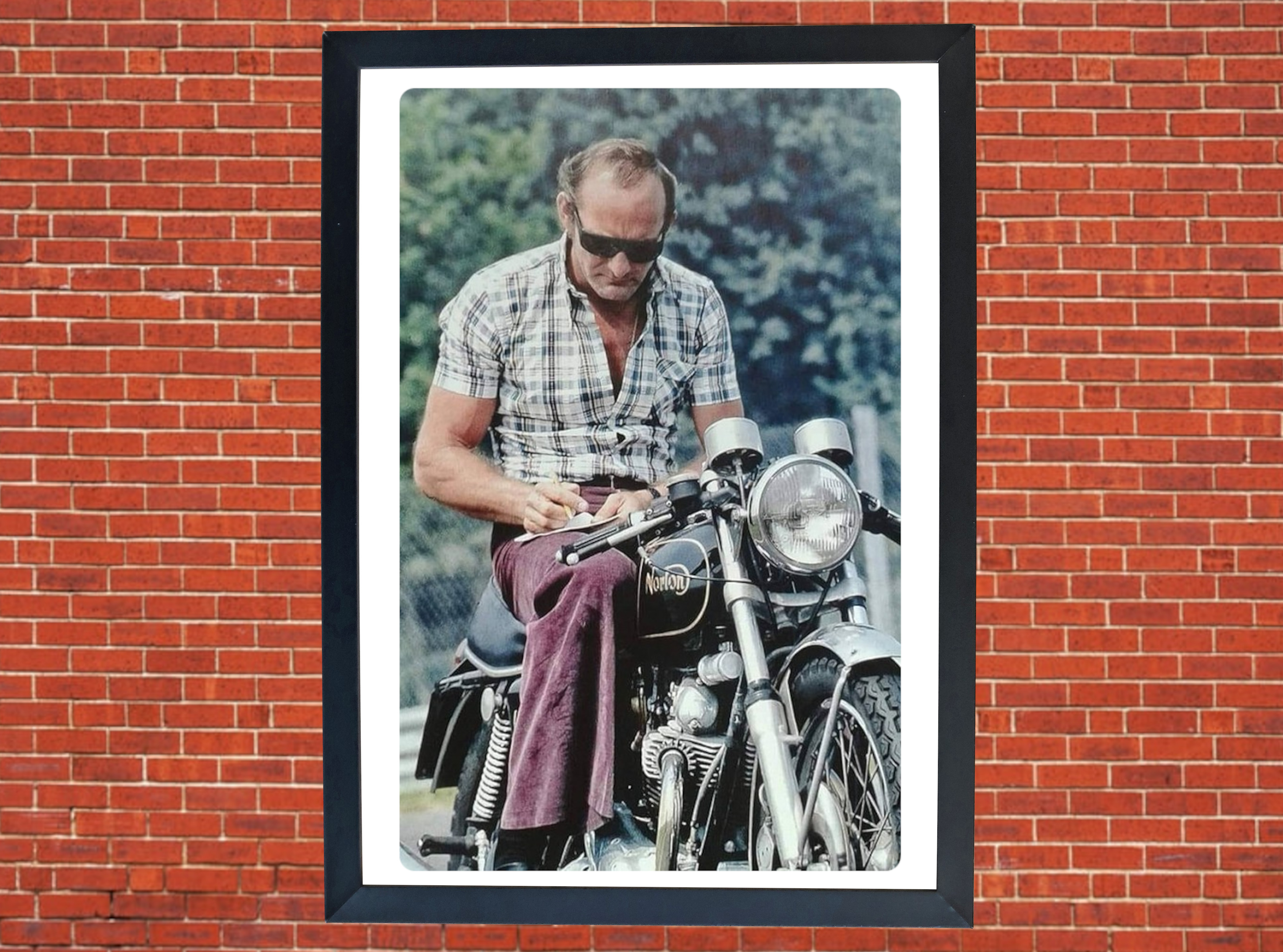 Mike Hailwood on Norton Commando Motorbike Motorcycle - A3/A4 Size Print Poster